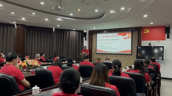 踔厲奮發(fā)向未來(lái) 勇毅前行啟新程——白云山潘高壽黨委學(xué)習(xí)貫徹黨的二十大精神專題會(huì)暨黨員表彰大會(huì)順利召開1.jpg