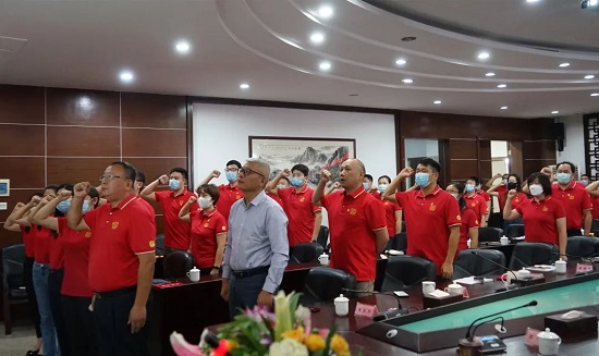 踔厲奮發(fā)向未來(lái) 勇毅前行啟新程——白云山潘高壽黨委學(xué)習(xí)貫徹黨的二十大精神專題會(huì)暨黨員表彰大會(huì)順利召開2.jpg